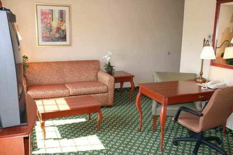 Hampton Inn & Suites Greenfield Eksteriør billede